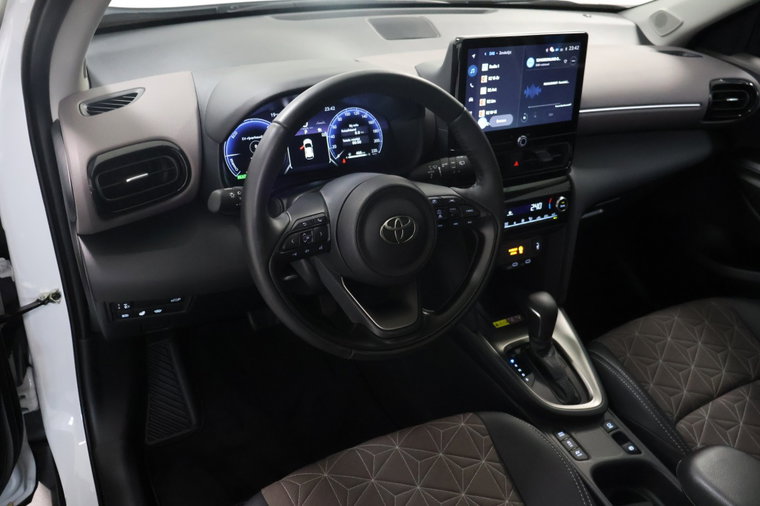 Vehicle Image 6