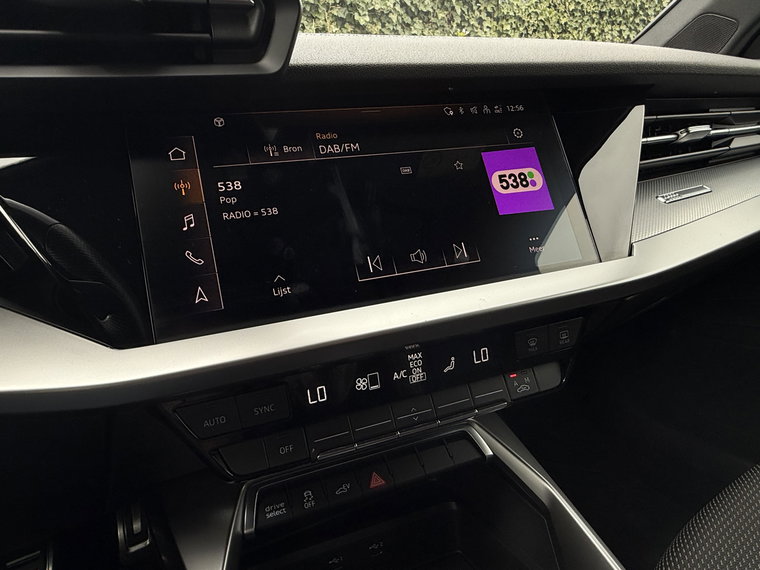Vehicle Image 38