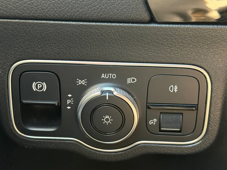 Vehicle Image 28