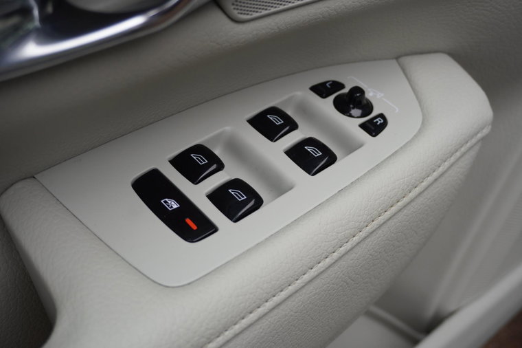 Vehicle Image 24
