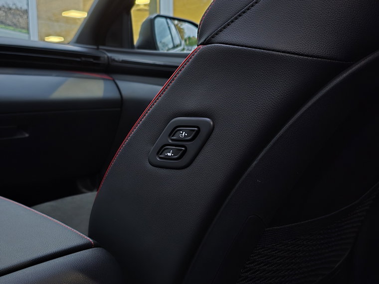 Vehicle Image 33