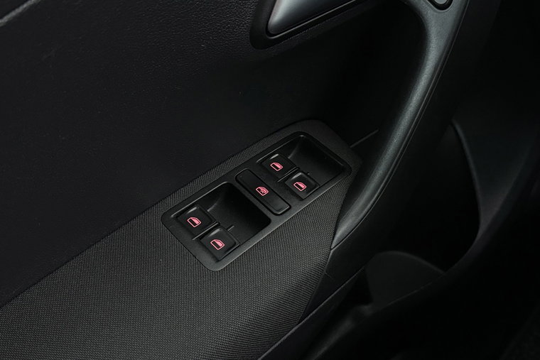 Vehicle Image 28