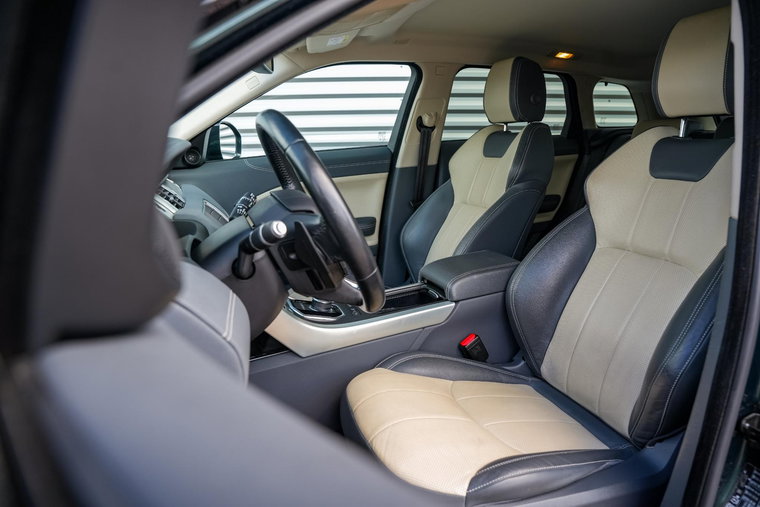 Vehicle Image 8