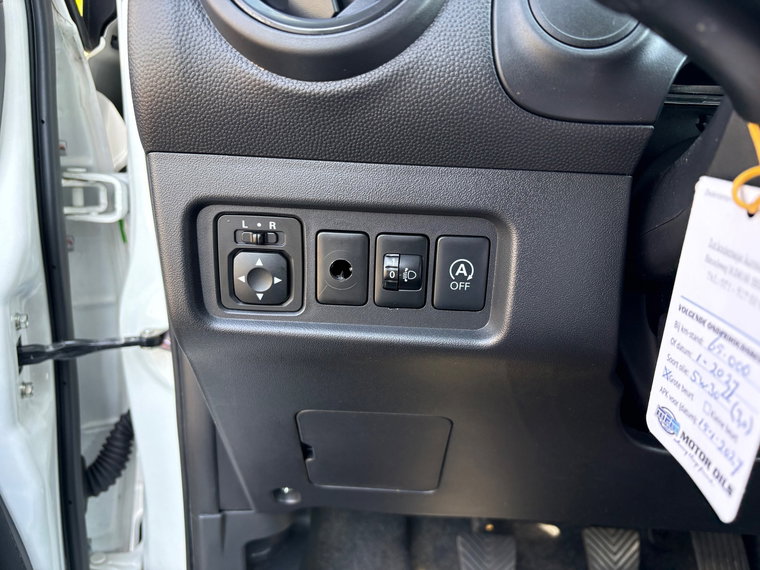 Vehicle Image 25