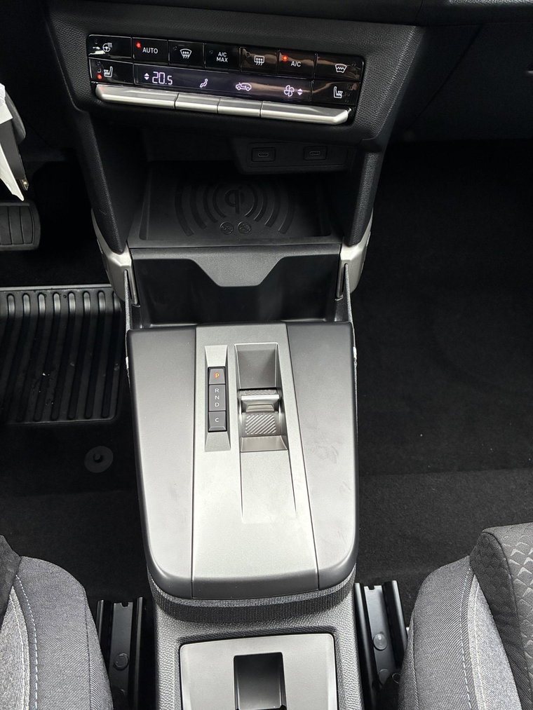Vehicle Image 13