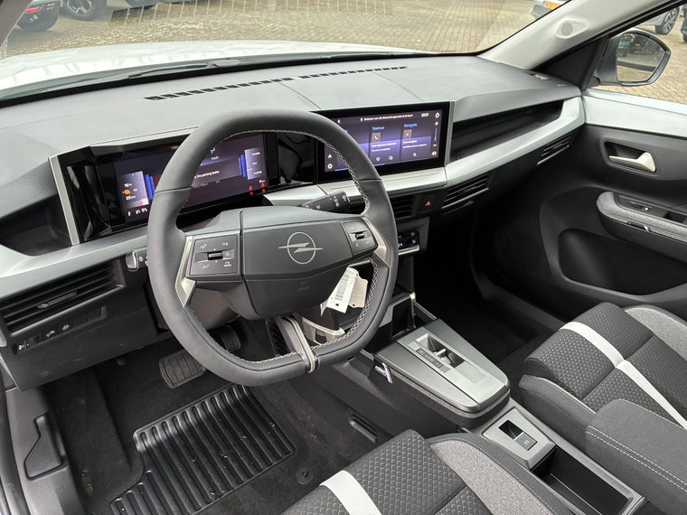 Vehicle Image 35