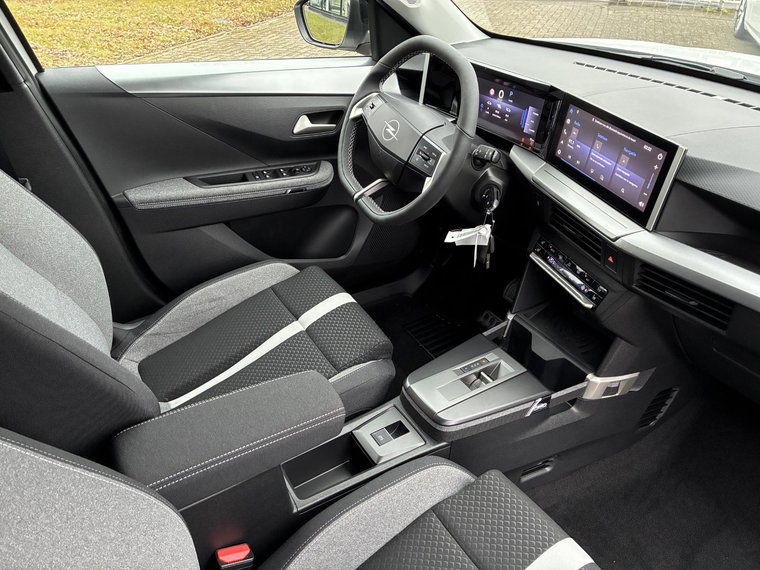Vehicle Image 38