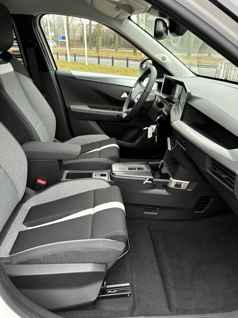 Vehicle Image 39