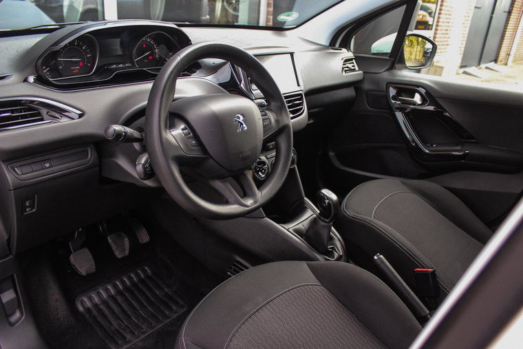 Vehicle Image 12