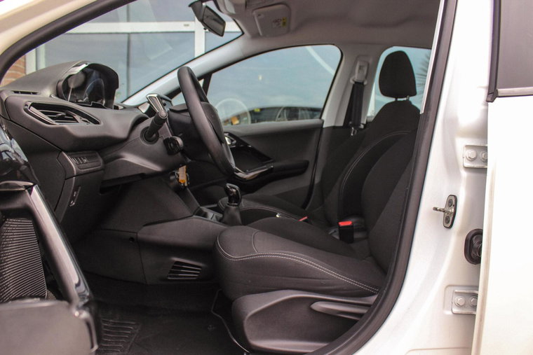 Vehicle Image 13