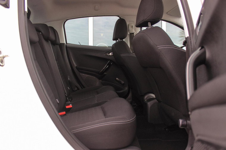 Vehicle Image 18