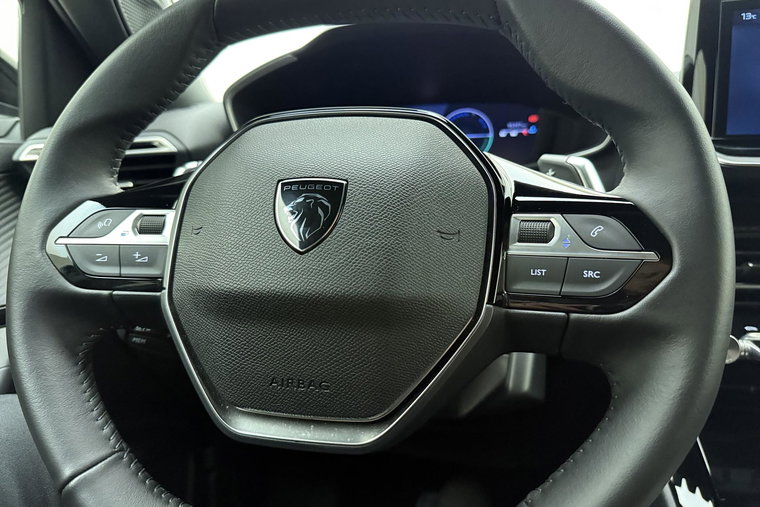 Vehicle Image 25