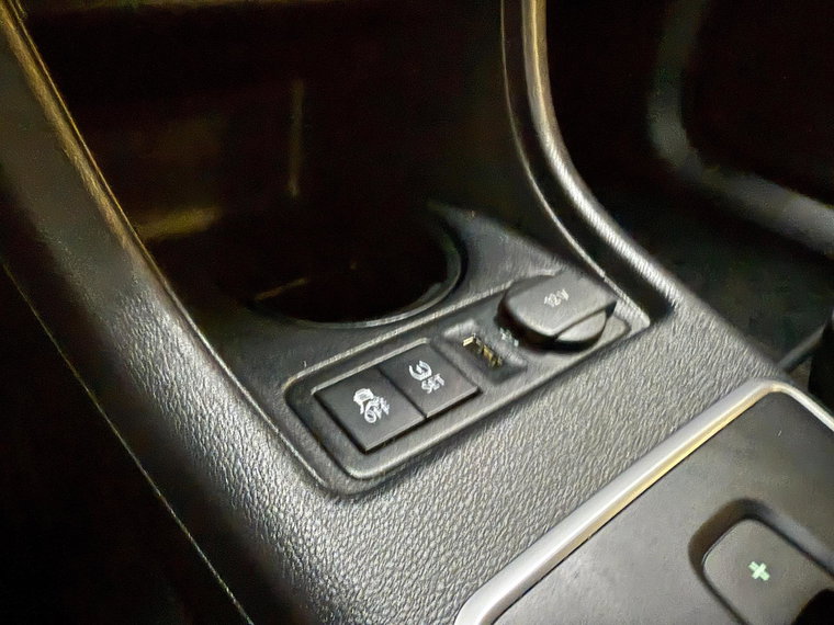 Vehicle Image 25