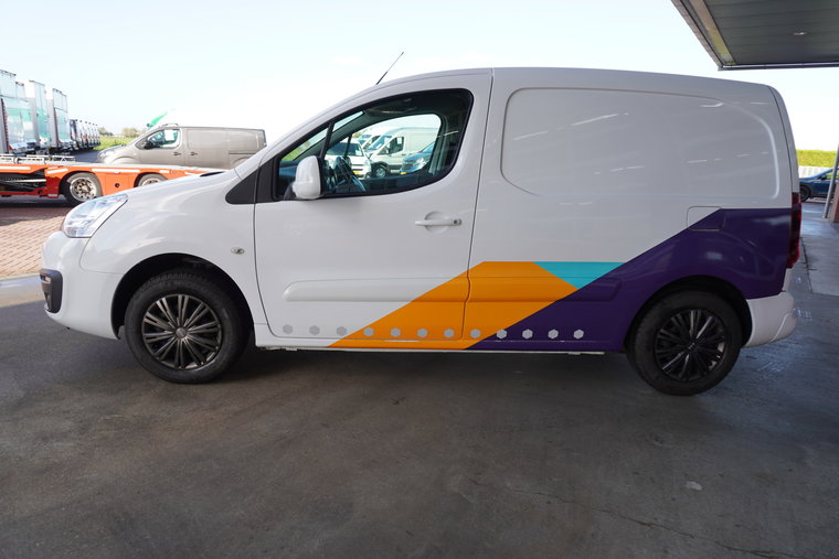 Vehicle Image 8