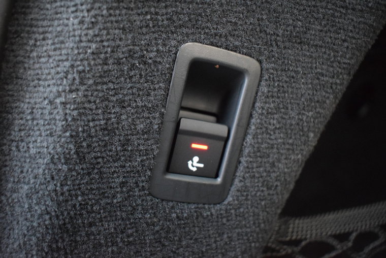 Vehicle Image 32