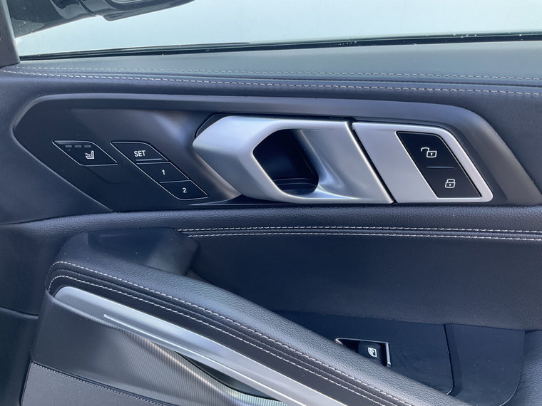 Vehicle Image 38