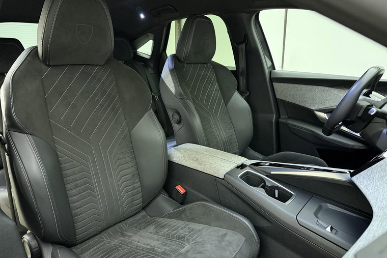 Vehicle Image 15