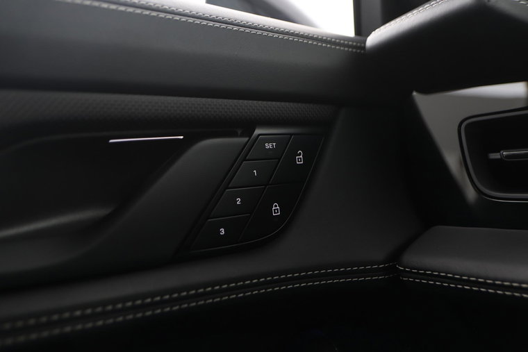 Vehicle Image 38