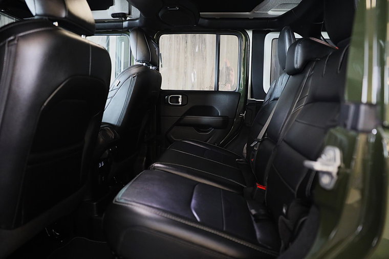 Vehicle Image 21