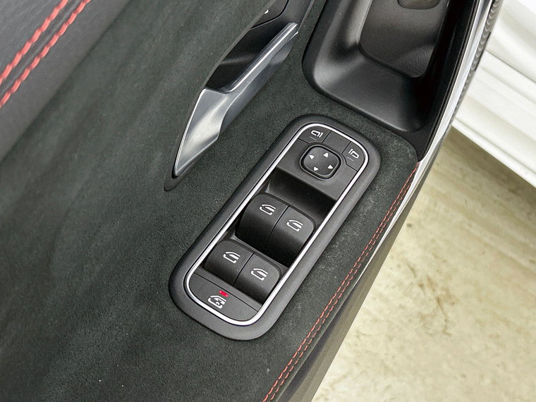 Vehicle Image 32