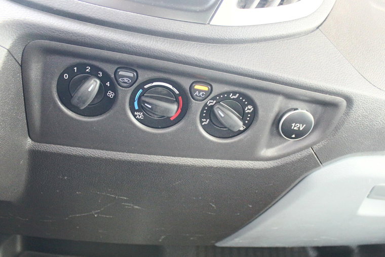 Vehicle Image 25