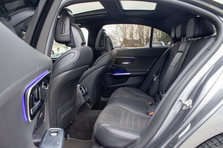 Vehicle Image 36