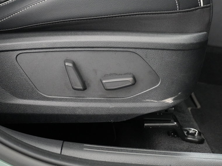 Vehicle Image 42