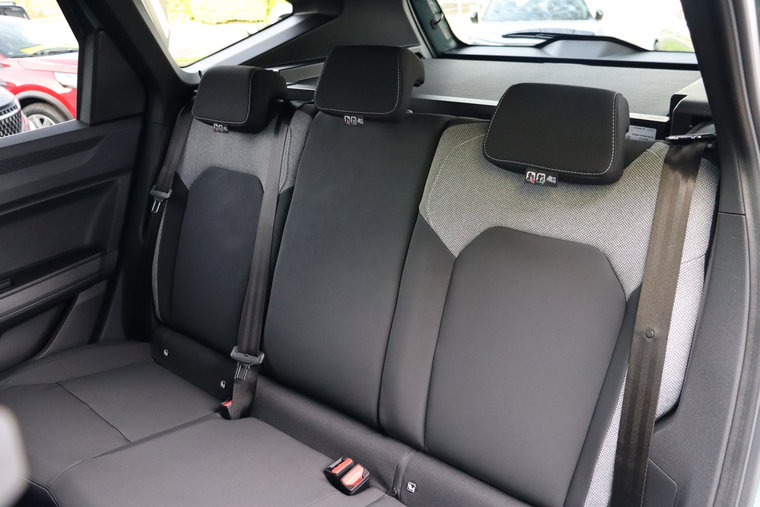 Vehicle Image 25