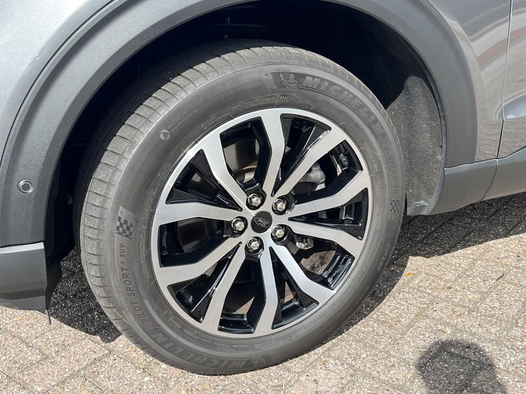 Vehicle Image 14