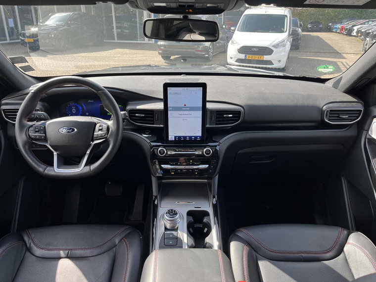 Vehicle Image 25