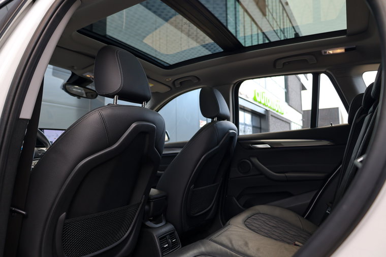 Vehicle Image 38