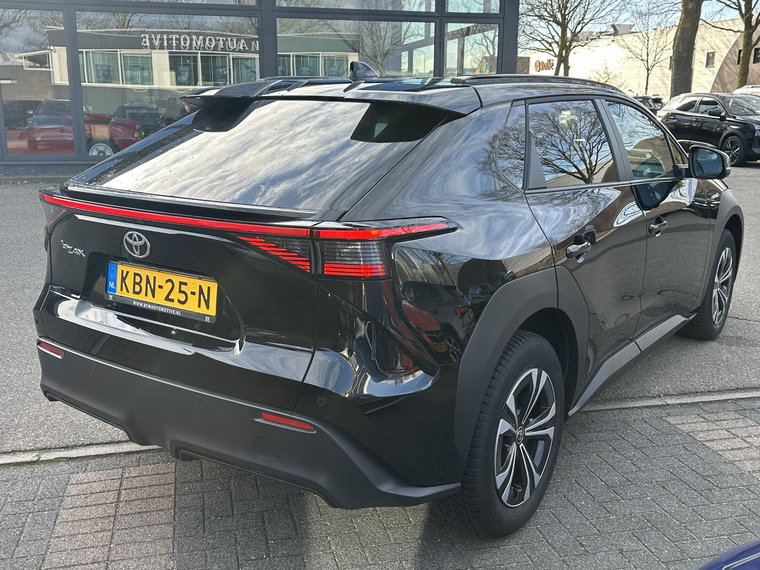 Vehicle Image 4