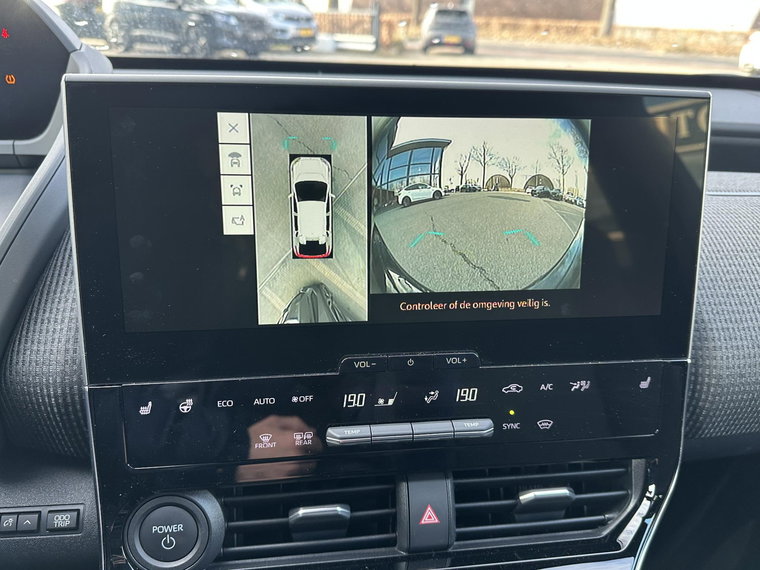 Vehicle Image 25