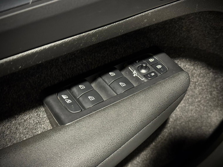 Vehicle Image 34