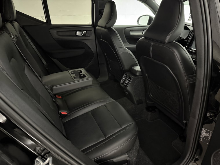 Vehicle Image 40