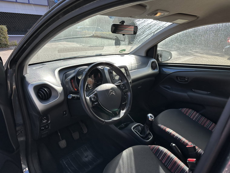 Vehicle Image 16