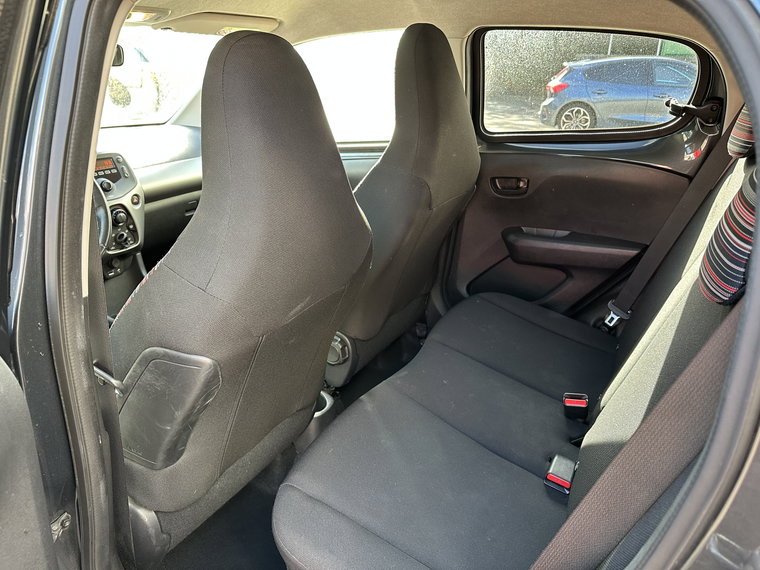 Vehicle Image 17