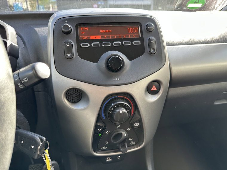 Vehicle Image 11