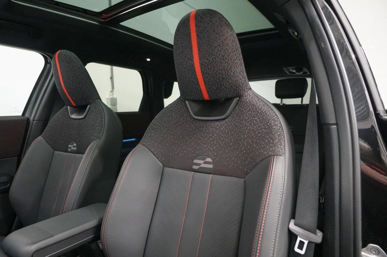 Vehicle Image 25