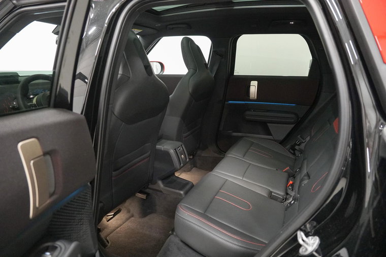 Vehicle Image 33