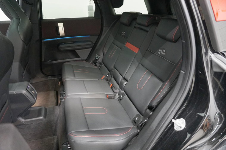 Vehicle Image 35