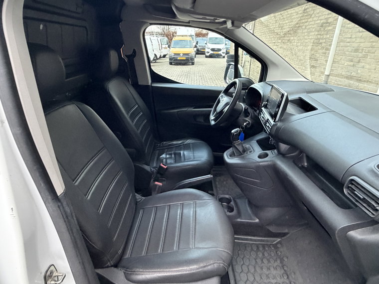 Vehicle Image 23