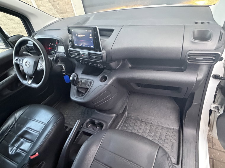Vehicle Image 24
