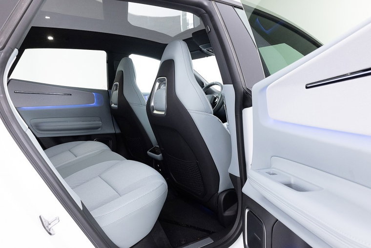 Vehicle Image 12