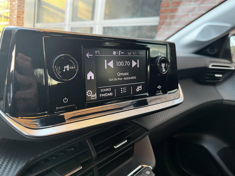Vehicle Image 25