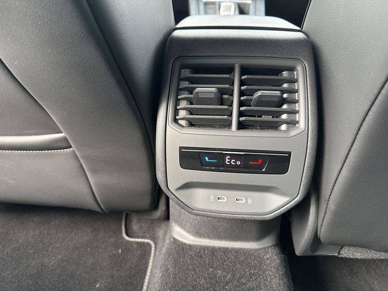 Vehicle Image 29