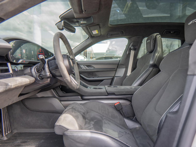 Vehicle Image 25