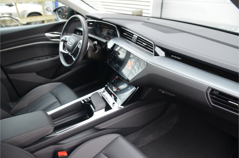 Vehicle Image 12