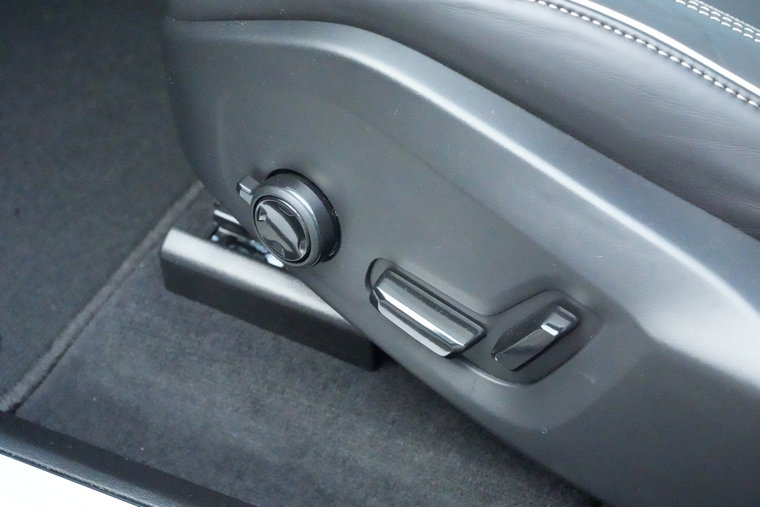 Vehicle Image 26
