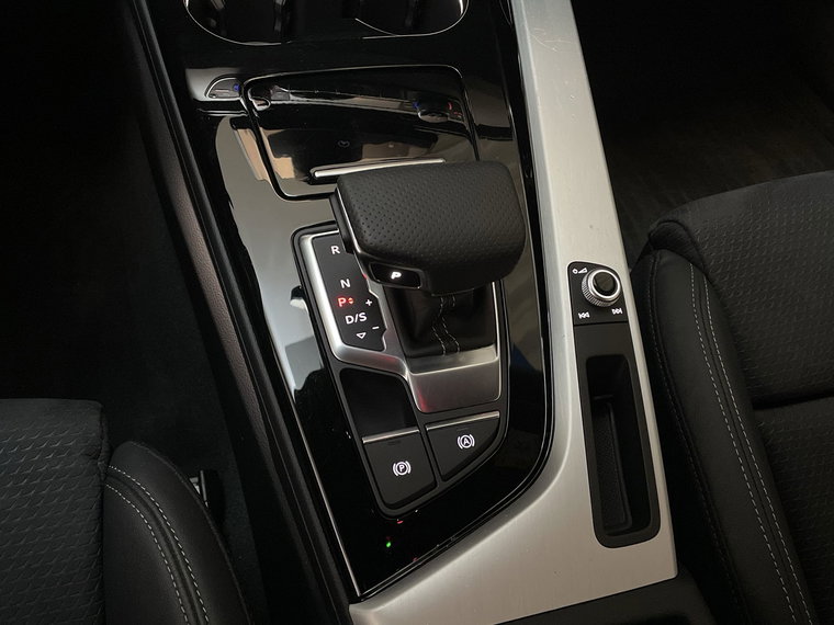 Vehicle Image 23